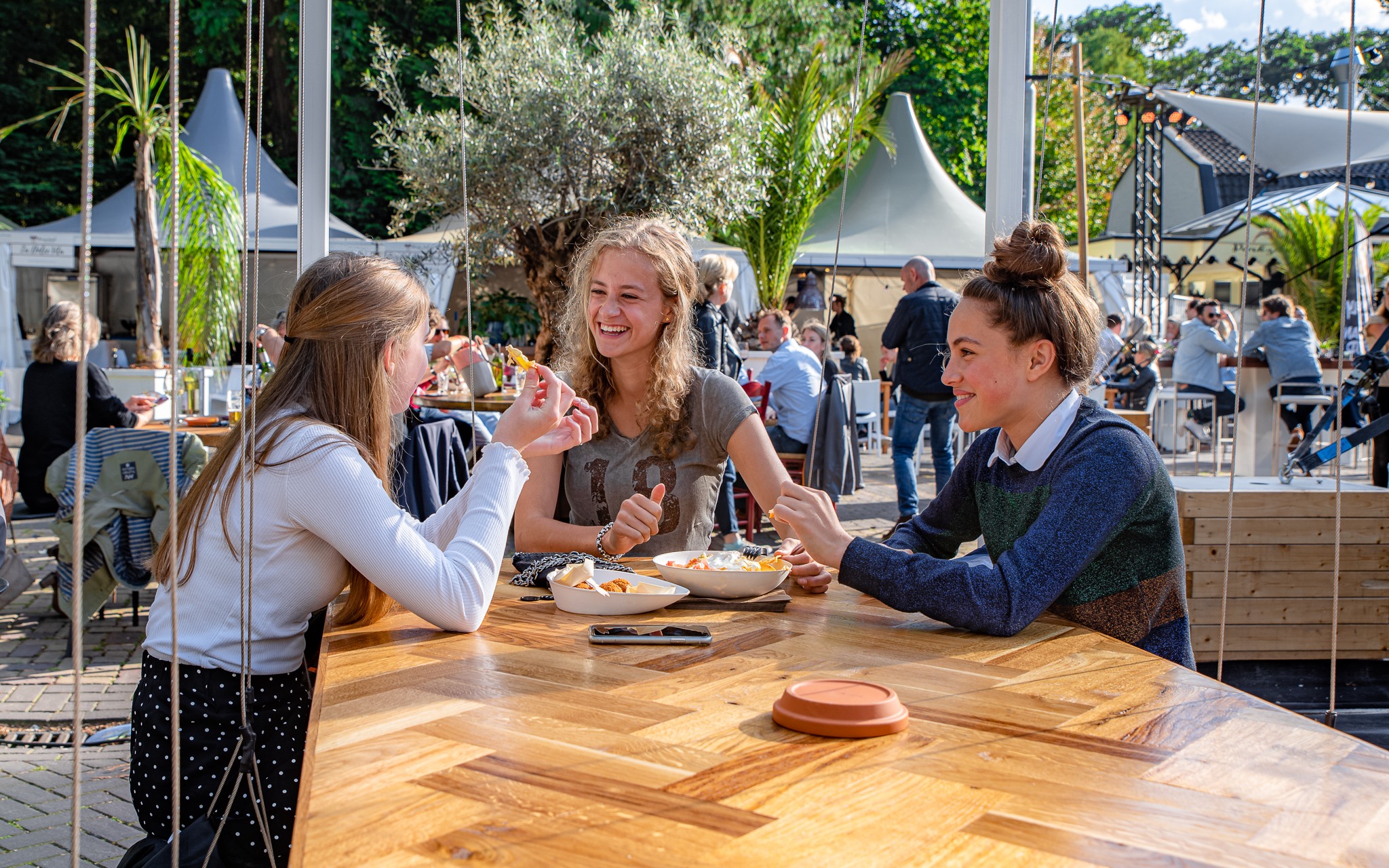 Schommel aan tafel nu te huur!